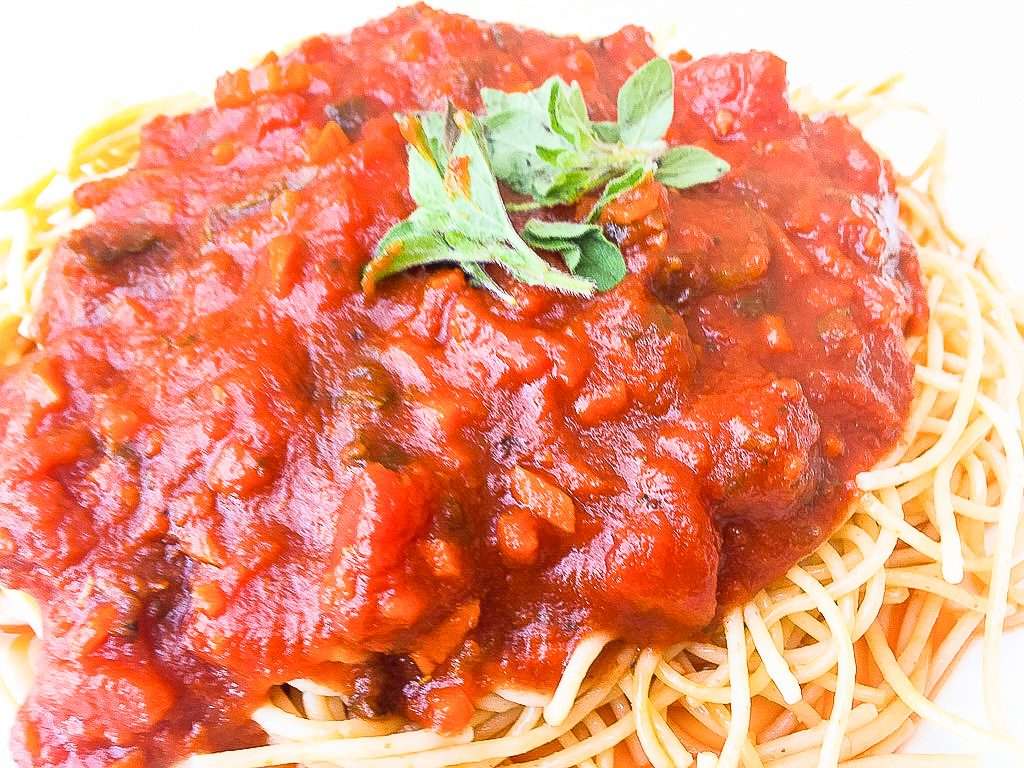 Low FODMAP Spaghetti Squash with Tomato Sauce